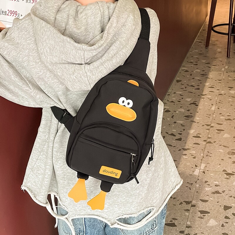 儿童包2024新款春夏可爱小鸭子宝宝胸包帅气男童轻便斜挎包零钱包