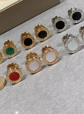 玫瑰金新款宝家圆饼字母耳钉纽扣黄金圆形白贝母黑玛瑙防过敏