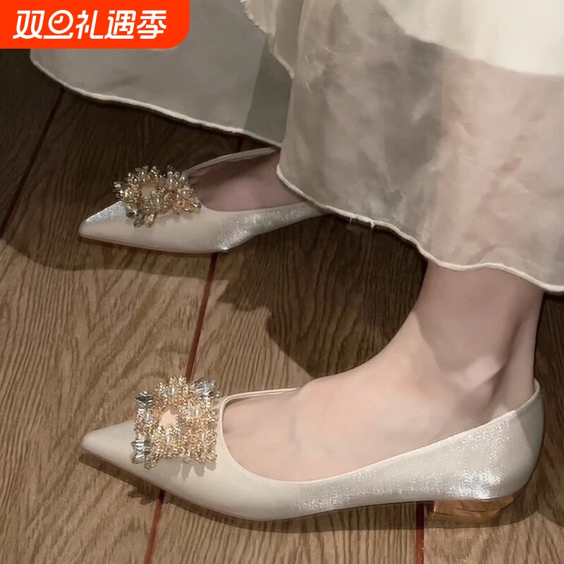 平底婚鞋女2025方扣尖头水钻新款法式单鞋浅口伴娘鞋孕妇新娘鞋子