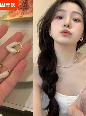 白色爱心耳环女爆款高级感耳钉小众设计轻奢耳坠耳流苏花朵珍珠花