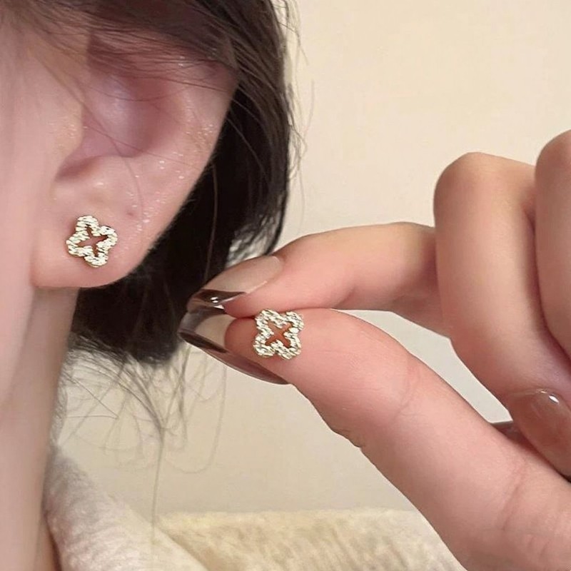 四叶草耳钉2025年新款爆款镂空耳饰女独特耳环轻奢高级感耳坠饰品,饰品/流行首饰/时尚饰品新,耳钉,淘宝优惠券,粉丝福利购,淘宝优惠卷