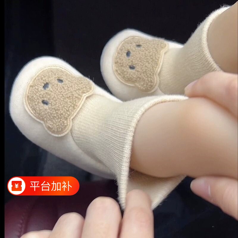 新生儿春秋冬季宝宝鞋袜婴儿鞋软底0--6月保暖1岁男鞋子学步加绒