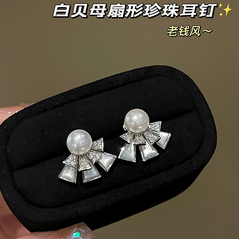 诸暨淡水珍珠耳钉白贝母扇形耳环气质女人时尚耳饰节日礼物送妈妈