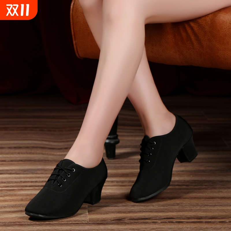 中老年广场舞鞋软底舞蹈鞋布鞋女成人跳舞拉丁舞鞋中跟不累脚室外