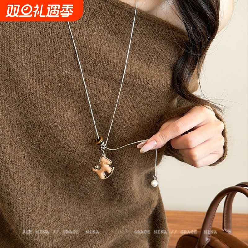 复古木质小马吊坠项链2025新款秋冬长款毛衣链新年本命年配饰抽拉