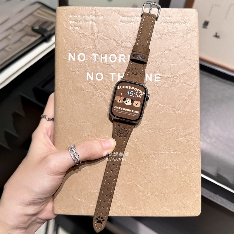 创意拥抱小狗印花适用苹果手表s11表带翻毛皮绒面皮秋冬款s10/9/8小众可爱小米手环8/9pro华为fit4棕色系