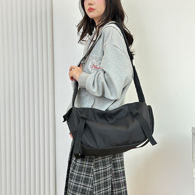 男士外出小包工装包斜挎包大容量单肩包运动背包男生包包健身机能