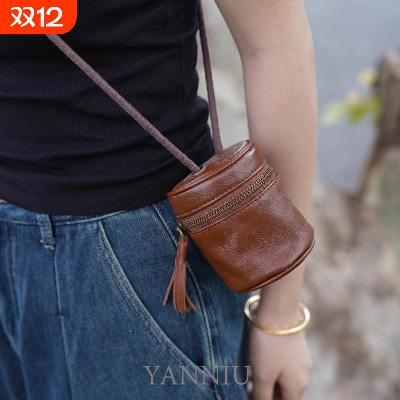 2025新款零钱包单肩斜挎钥匙口红包爆款小众文玩手串包质感收纳包