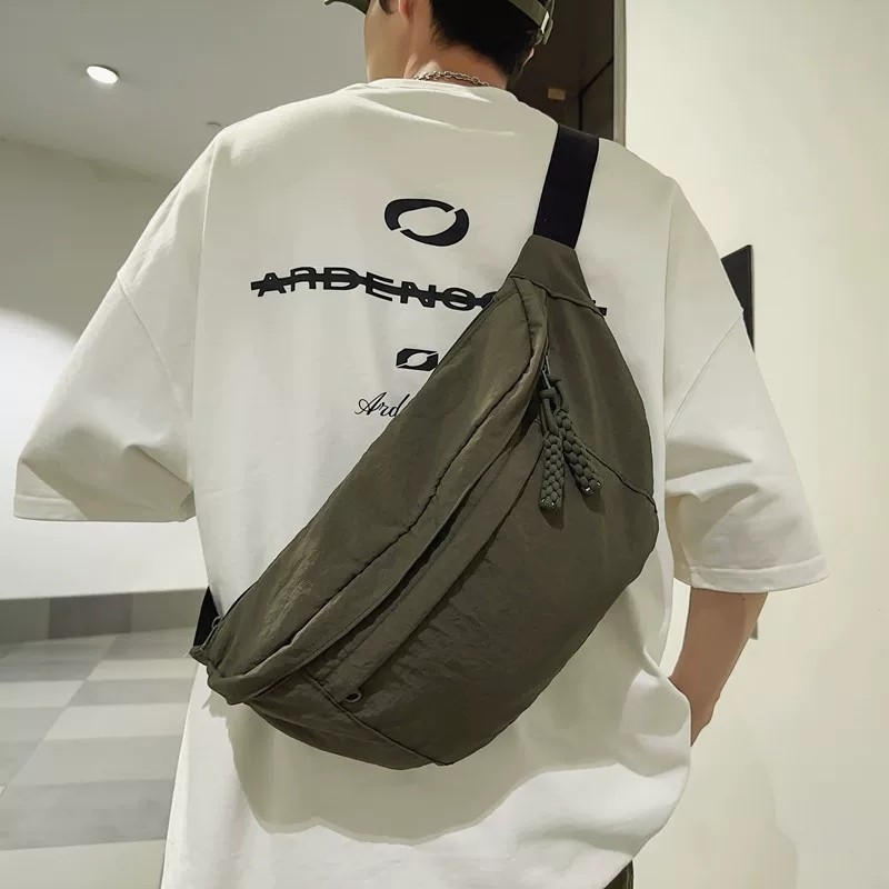 大容量斜挎包男士轻便休闲 胸包日系运动单肩包夏季新款简约男包