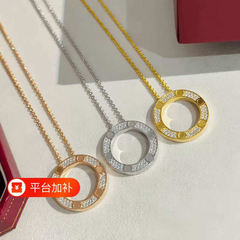 18K玫瑰金大饼满天星love项链女时尚高级感镶钻无钻圆饼满钻吊