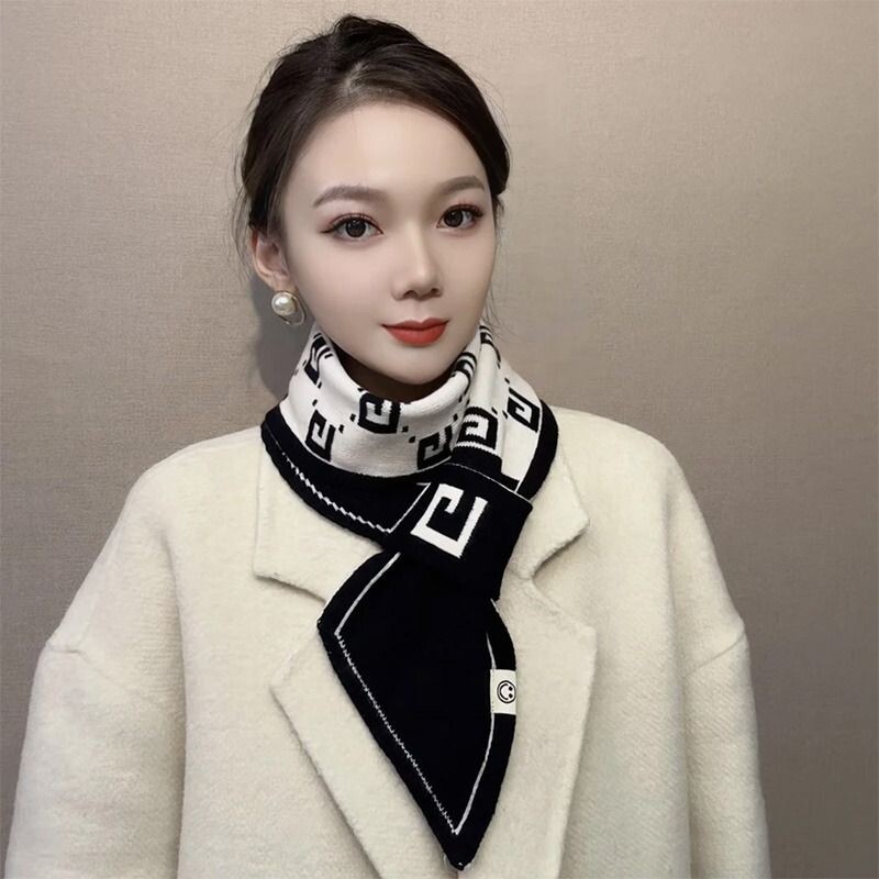 韩版护颈高级感百搭围巾女秋冬季披肩加厚保暖围脖套黑白三角柔软