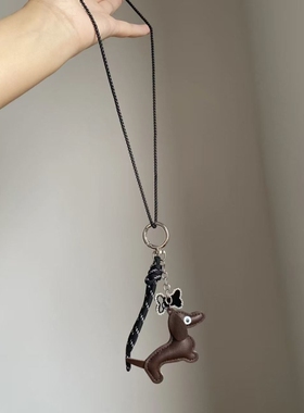 2025年新款卡通皮质腊肠小狗项链可爱长款挂脖设计感毛衣链