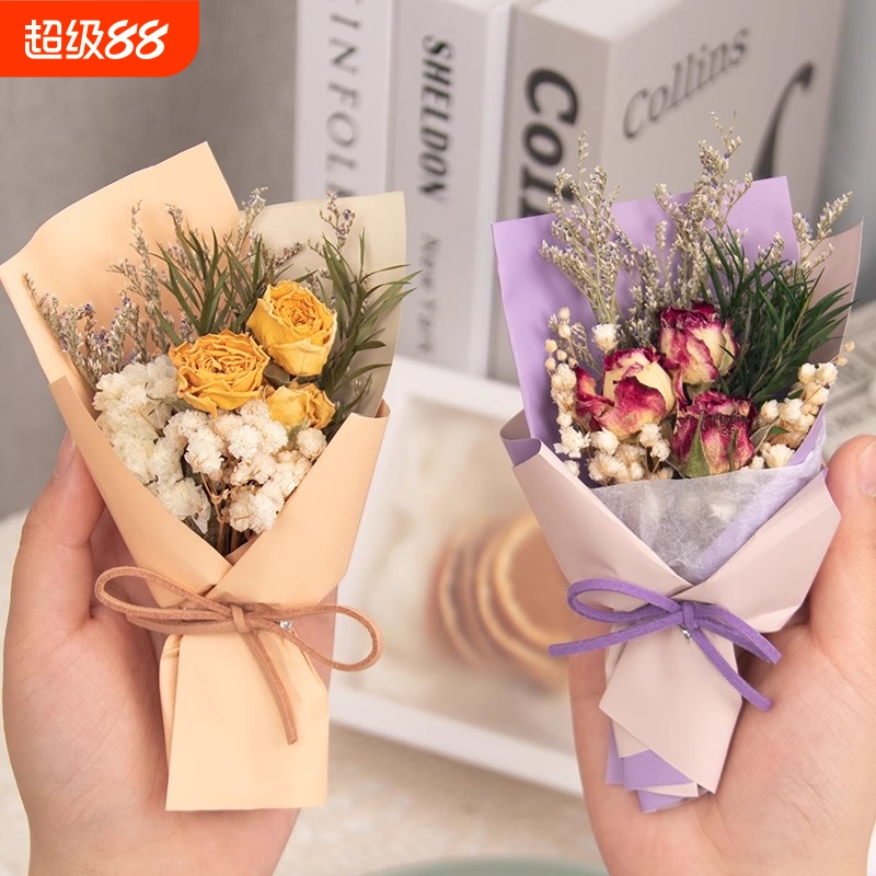 迷你小花束黄玫瑰花永生干花mini送女生日礼物满天星口袋毕业纪念