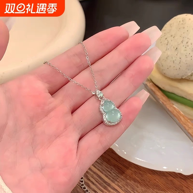 新中式玉葫芦项链女2025新款爆款古风锁骨颈链轻奢小众高级感配饰