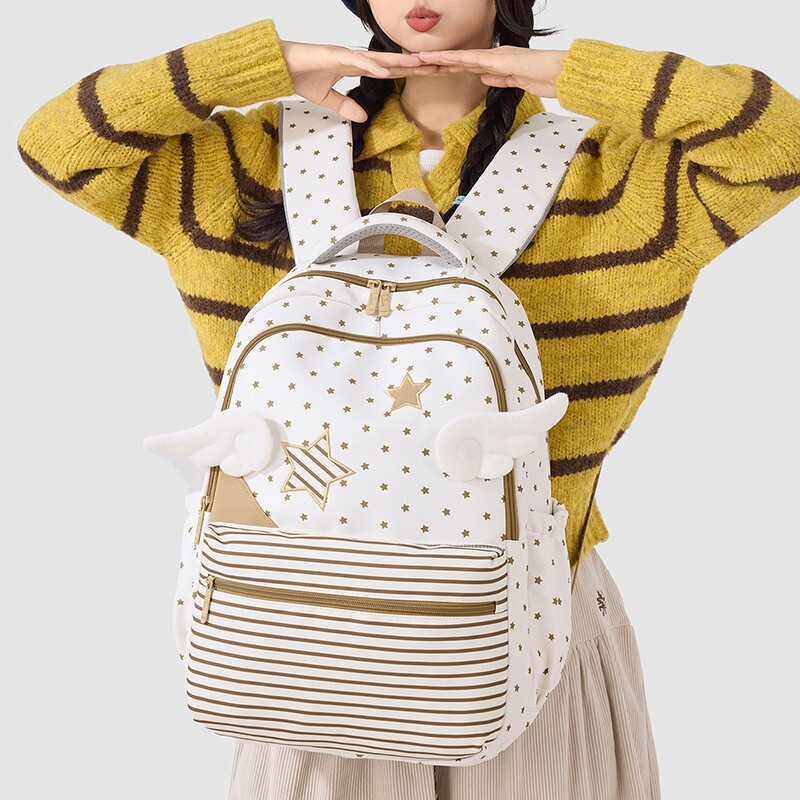 新款韩版星星翅膀双肩包女学生书包初高中大容量可爱百搭休闲背包