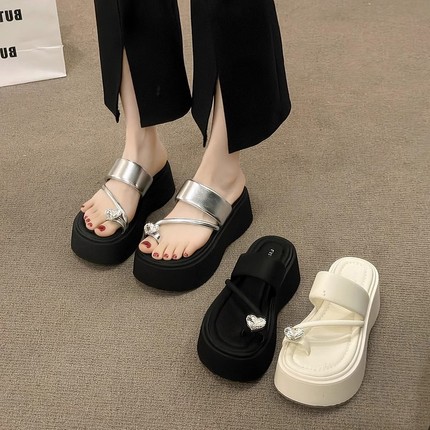 厚底增高跟时尚凉拖鞋女夏外穿2025新款配裙子套趾沙滩一字拖凉鞋