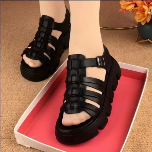 意尔康心选软皮罗马凉鞋女款2026新款中年妈妈鞋平底防滑厚底松糕
