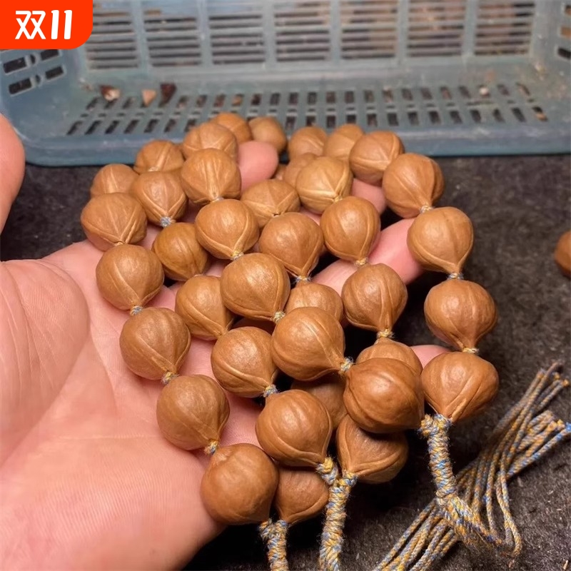 橄榄核文玩手持正圆饱满铁头鲨鱼