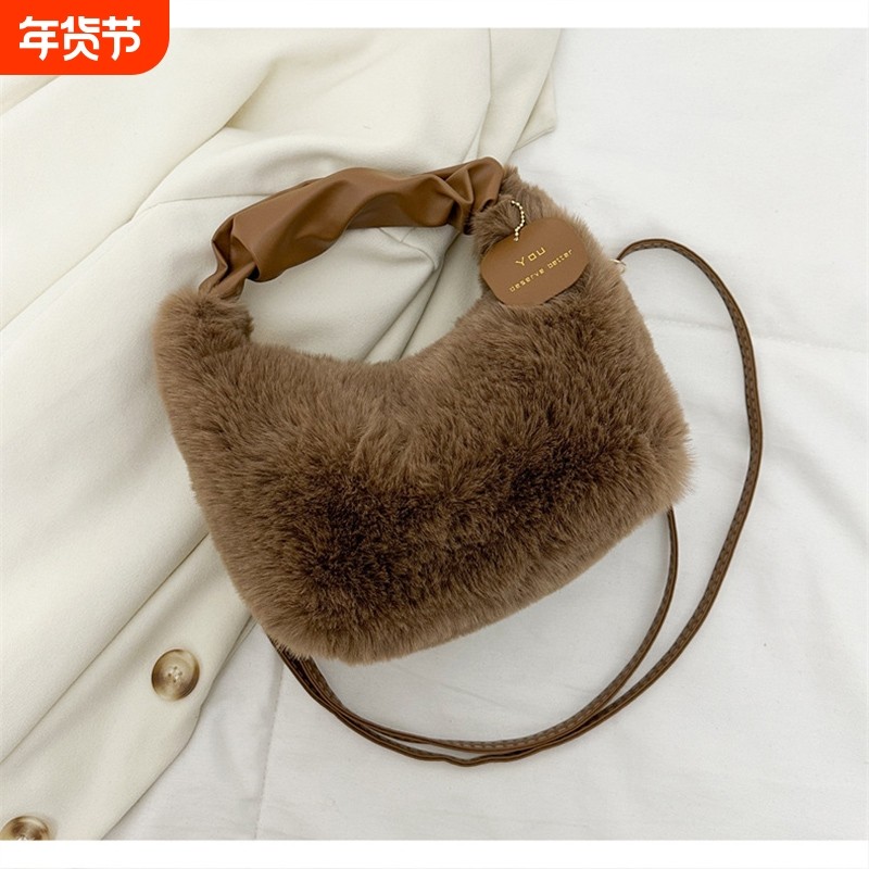 高级感秋冬新款毛绒斜挎包百搭洋气通勤毛茸茸高颜值小众大容量女,箱包皮具/热销女包/男包,腋下包,淘宝优惠券,粉丝福利购,淘宝优惠卷