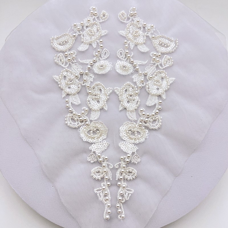 新款热销珠子珠片时尚领花布贴特种绣花章辅料女装童装白色新工艺 新款热销珠子珠片时尚领花布贴特种绣花章辅料女装童装白色新工艺