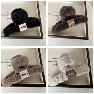 秋冬毛绒抓夹韩版字母贴布抓夹大号发抓气质鲨鱼夹发卡高级感夹子