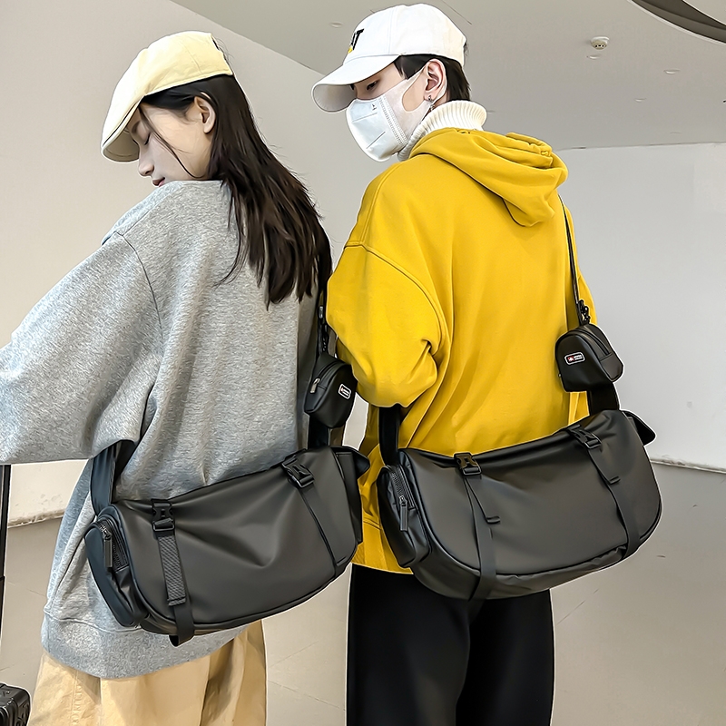邮差包防水随身女机车风单肩包防水尼龙斜跨包男生情侣款短途出差