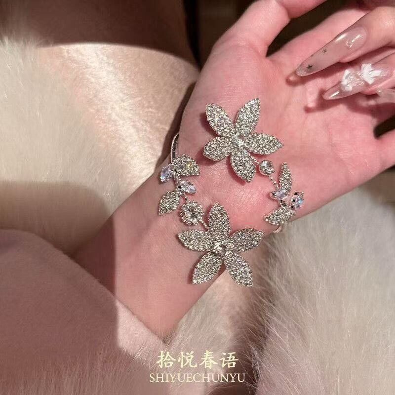 「旧梦花枝」清冷感爆闪银色花朵缠绕手镯优雅气质小众设计感手饰