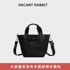 尼龙布包包女士2024新款秋冬斜挎大容量水桶包百搭今年流行手提包
