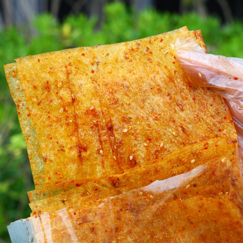 湖南麻辣豆皮辣条儿时经典小吃80后怀旧零食批发平江大辣片68g袋