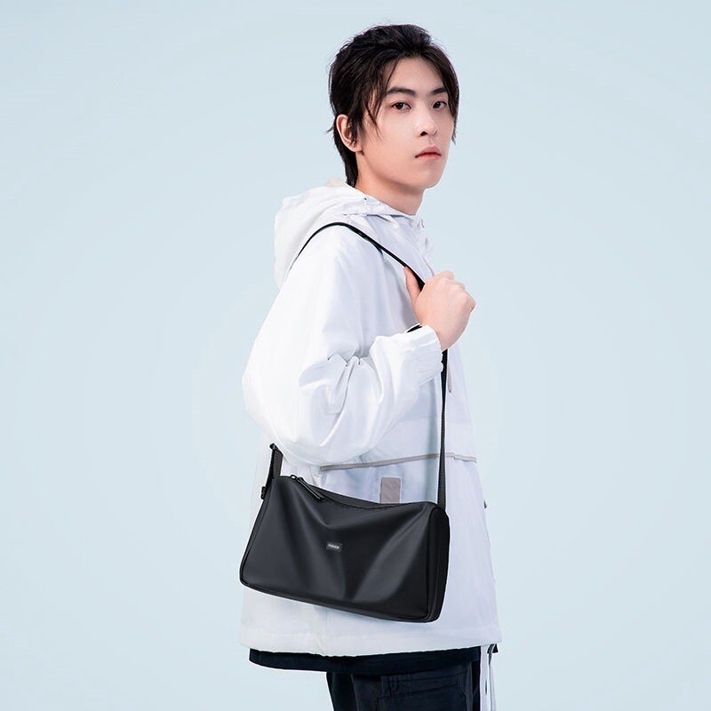 斜挎包男款2025新款时尚休闲单肩包男士运动小挎包外出小背包
