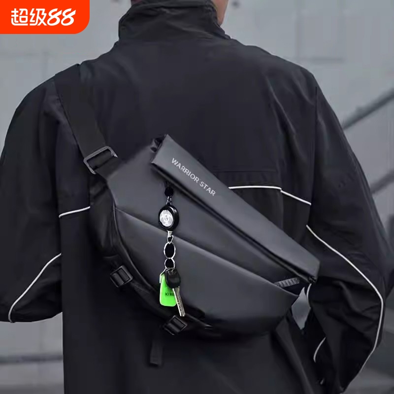 磁吸扣男士斜挎包机能胸包旅行骑行机车背包运动单肩包防水出行