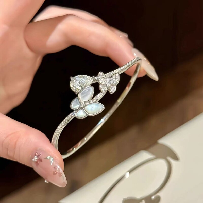 化蝶手镯电镀金色奢华重工蝴蝶白色蝴蝶古高级精致手镯轻奢高级感