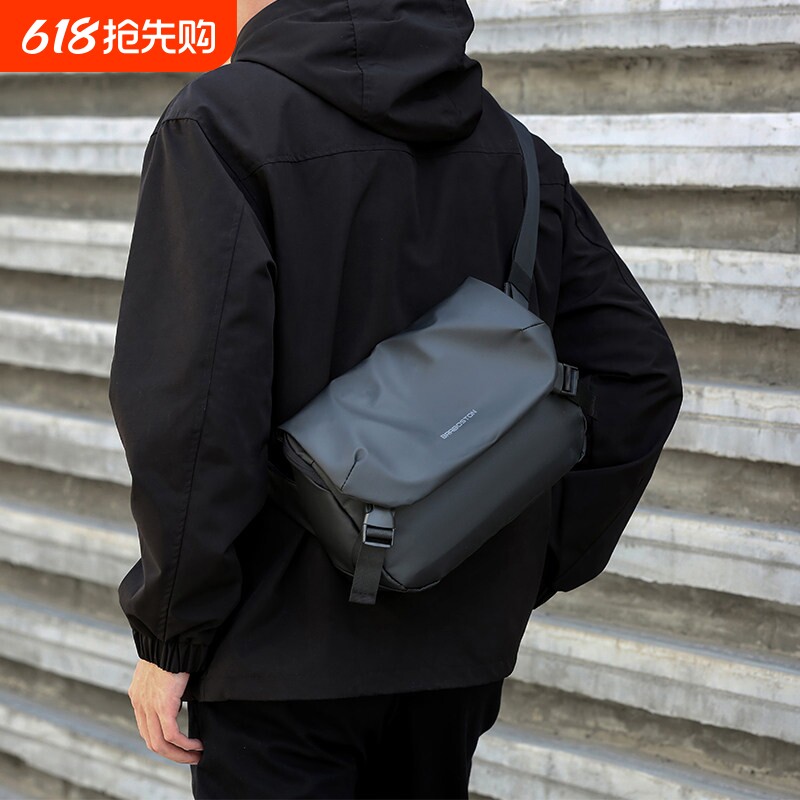 男士潮流机能斜挎包潮牌多功能单肩揹包可装iPad牛津布