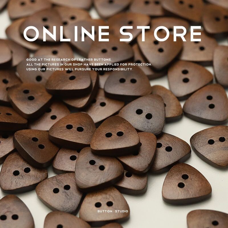 人月 两眼木质纽扣三角形服装装饰扣咖色童装毛衣针织开衫扣子