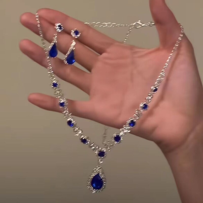 千金小姐~蓝色水滴锆石项链女高级感V领锁骨链轻奢气质晚宴项链