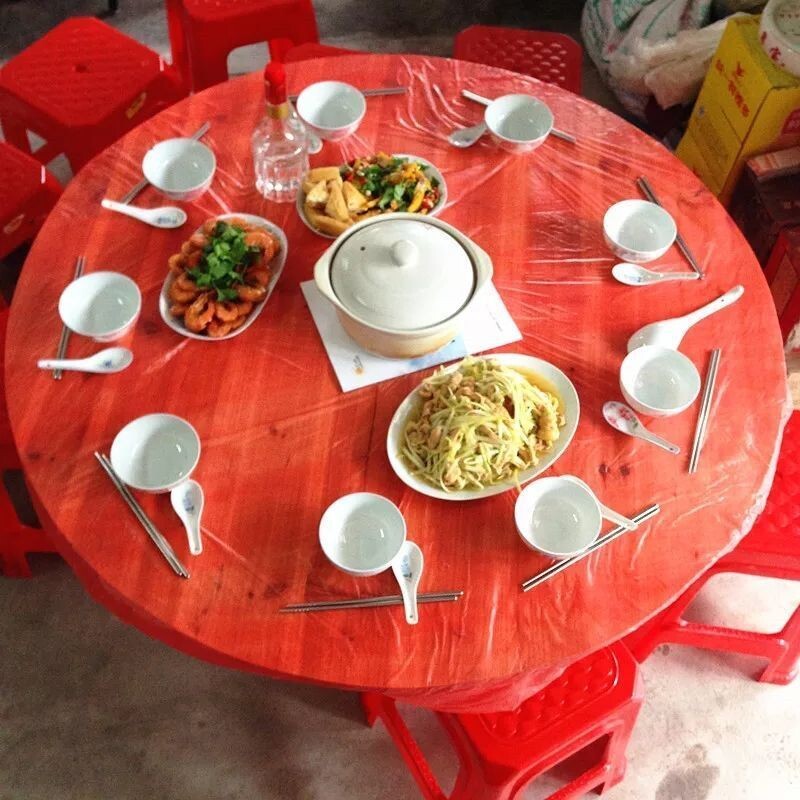 一次性桌布超大加厚圆桌塑料台布红色圆桌方桌布酒席结婚庆喜事宴图片