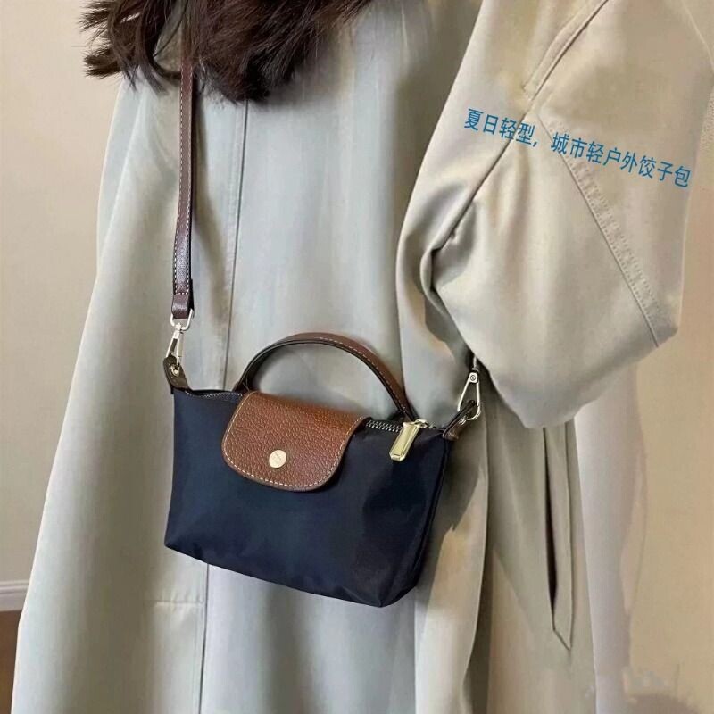新款高级休闲尼龙小女包2026斜挎小方包百搭单肩包女日常手提防水