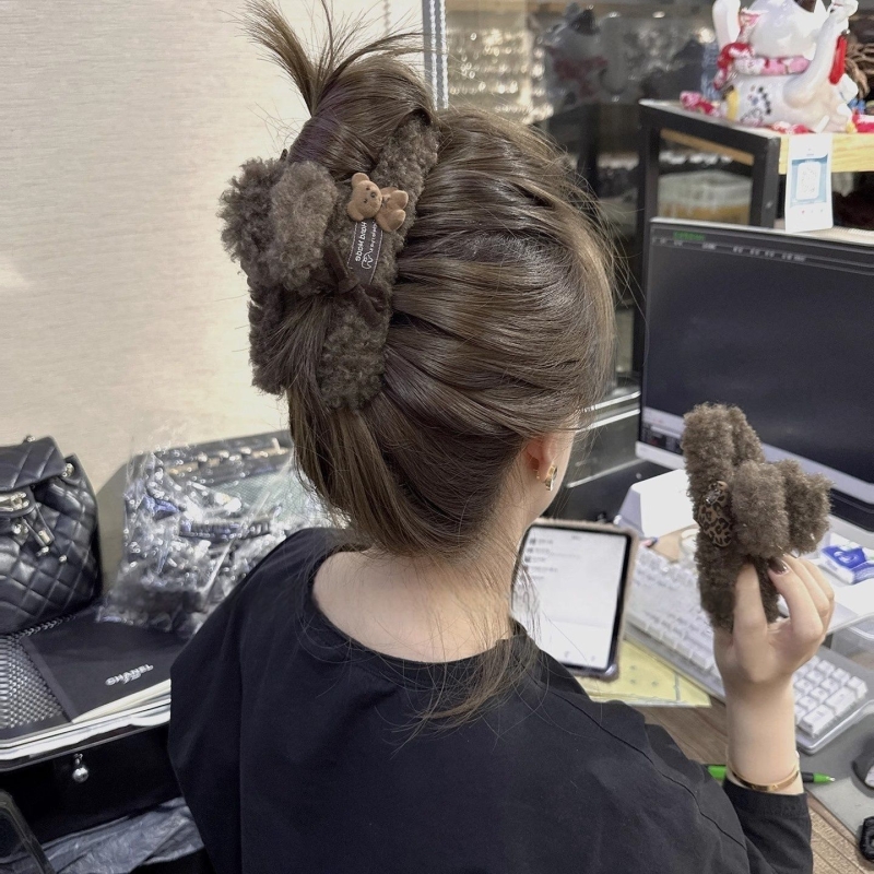 高级小众咖色豹纹爱心小熊毛绒抓夹大号后脑勺发夹韩国新款鲨鱼夹