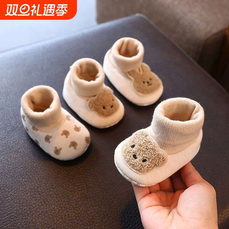 春秋冬季婴儿步前鞋0-1岁3-6-9男女宝宝软底新生不掉鞋袜加绒学步