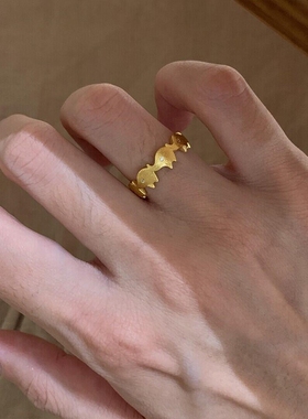 金色拉丝点钻小象素圈戒指