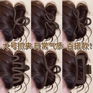 咖色磨砂抓夹大号发夹女2024年新款后脑勺发量多鲨鱼夹子发卡头饰