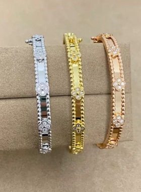 新款四叶草万花筒手镯女V金镀18k玫瑰金白金窄版水钻叠戴手环轻奢