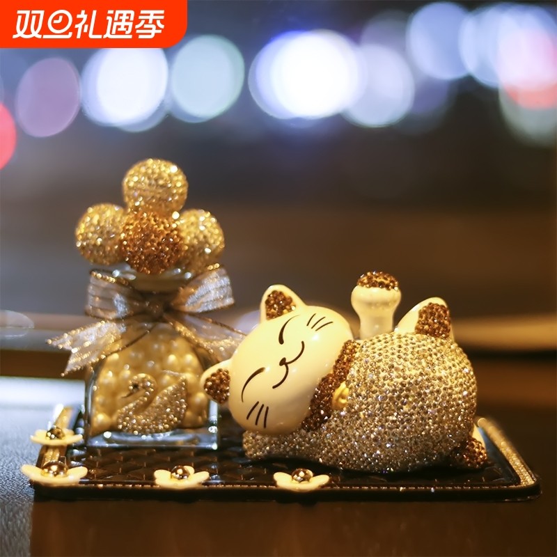 招财猫网红汽车内装饰品摆件车载香水车上用品大全创意高档猫咪