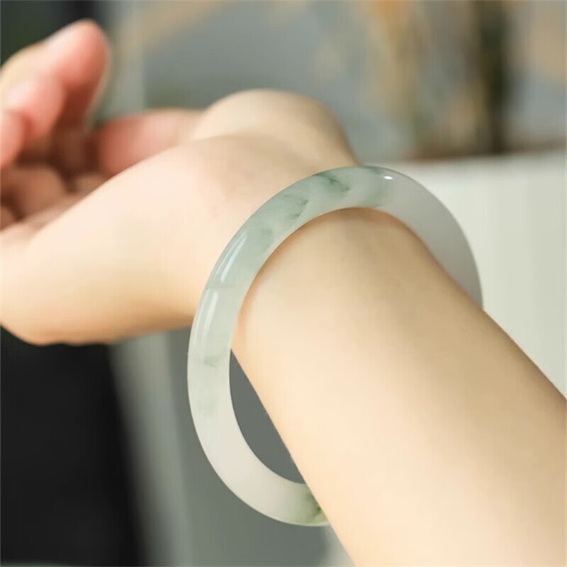 正品新疆天山翠手镯少女古风青白玉镯子圆条飘花真玉石玉镯翡翠