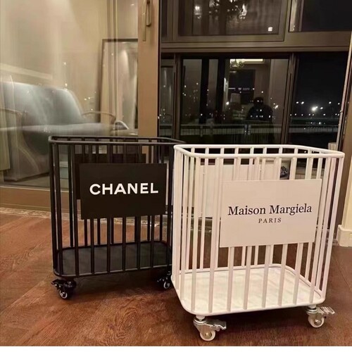 可移动铁艺脏衣篮收纳筐