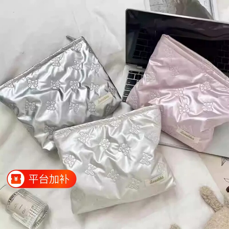 蝴蝶结大容量pu收纳爱心随身手拿包便携化妆包旅行洗漱外出零钱包