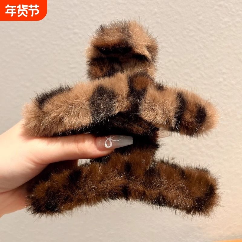 豹纹毛绒抓夹女秋冬高级感2025新款后脑勺盘发鲨鱼夹大号发卡头饰