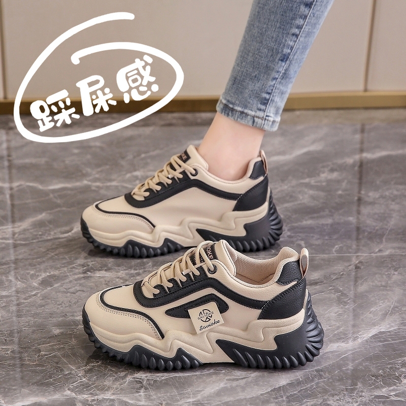 啄木鸟女鞋踩屎感时尚真皮运动鞋秋季2025新款软底防滑宽脚胖mm老