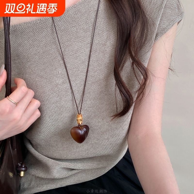 新中式木质爱心吊坠毛衣链长款项链女款2025新款高级感颈链配饰