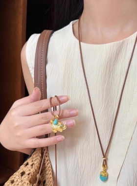 秋冬复古松石松果吊坠项链女轻奢高级感小众设计长款毛衣链配饰